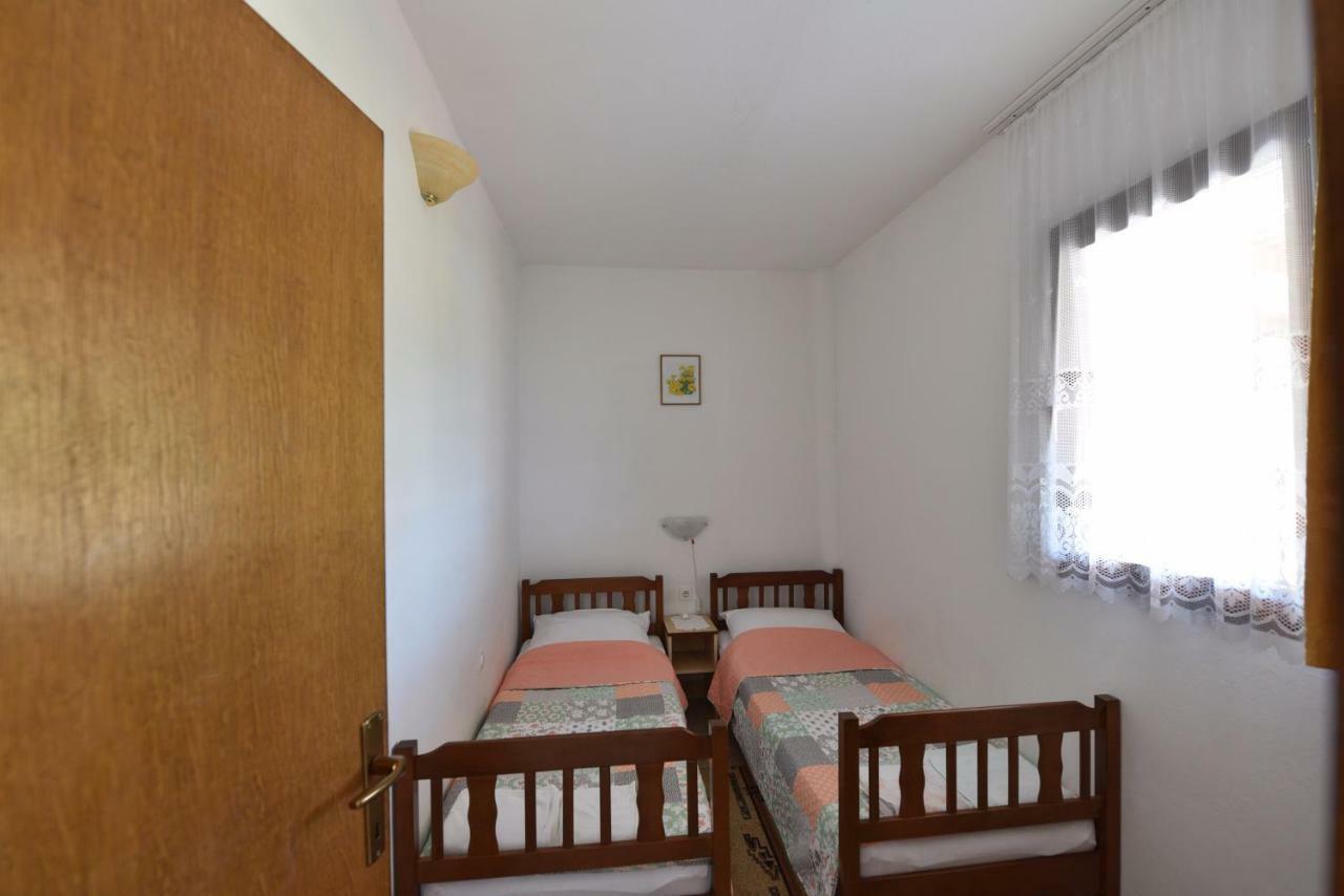Apartmani Marko Gdinj Eksteriør bilde