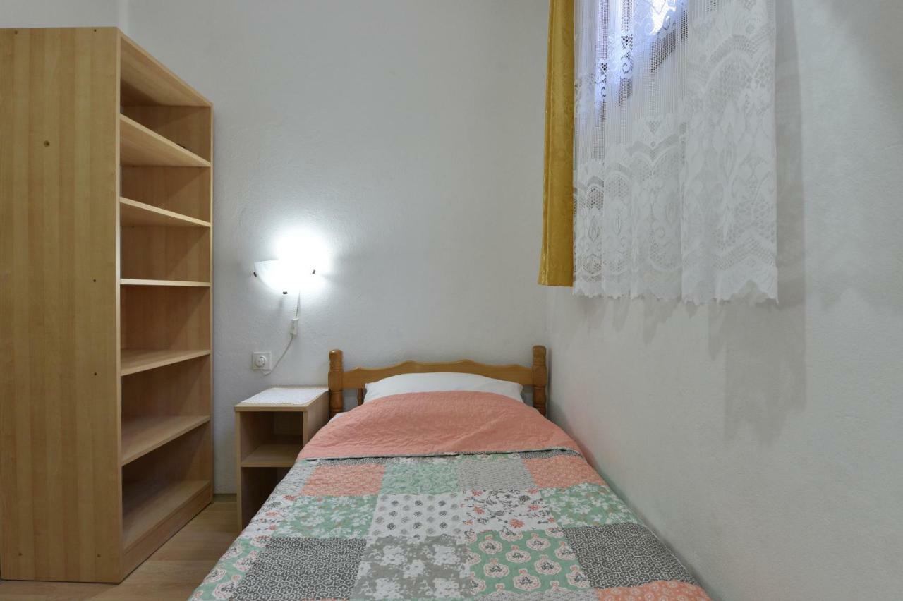 Apartmani Marko Gdinj Eksteriør bilde